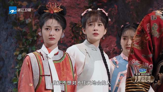 「镜头随便一扫，她的眼神最有戏，然虽然疯但是有演技，演员最终还是要靠演技说话啊」。
