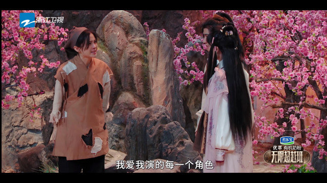 可没想到《射雕英雄传》请李治廷和李一桐来给赵樱子搭戏,可见赵樱子的待遇其实是不差的。