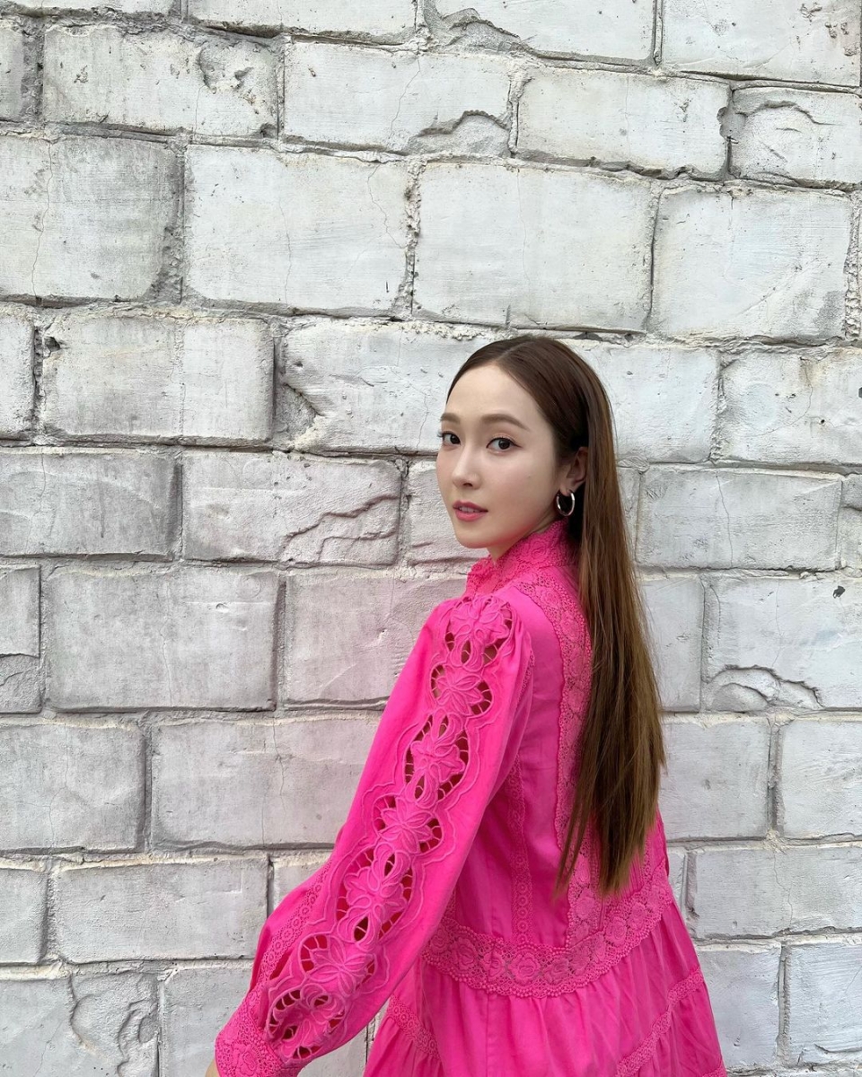 Jessica也在Youtube开频道上传vlog与粉丝分享自己解决扁塌发根的5个小妙招