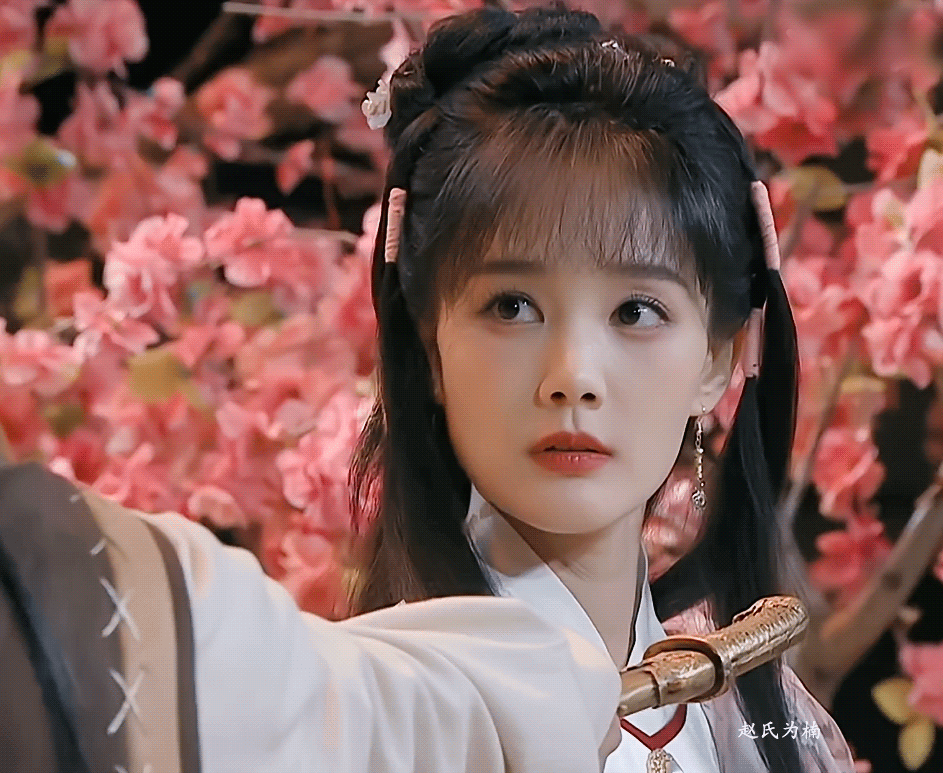 插班生李治廷和李一桐分别饰演郭靖以及回归女装的黄蓉,三人表现都可圈可点。