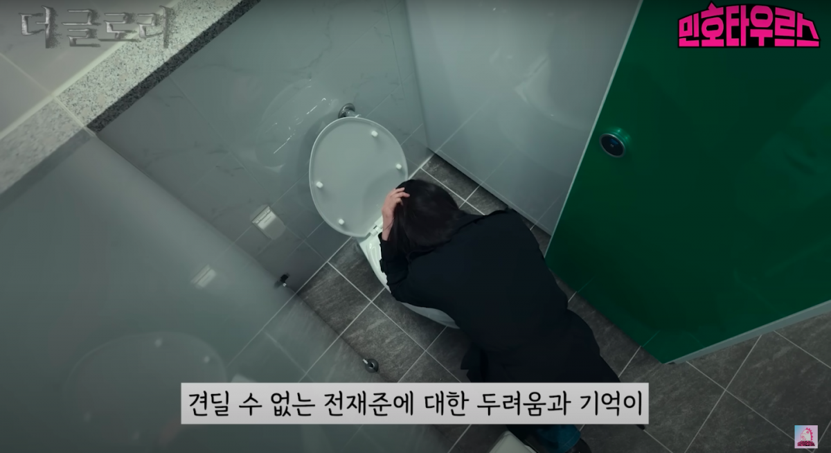 马上冲入厕所呕吐。