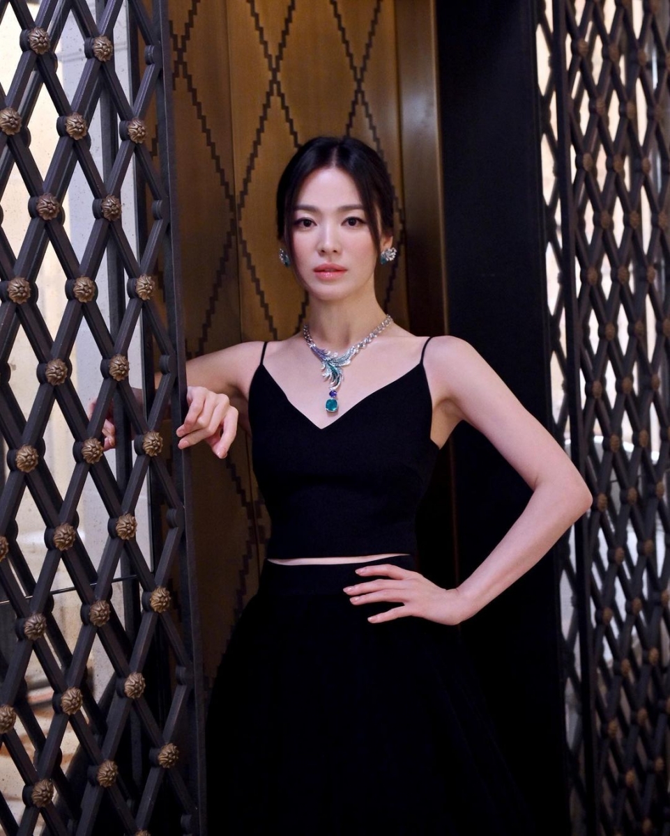 从宣布新恋情到官宣再婚当爸爸这个时间点偏偏就卡在「宋慧乔」《黑暗荣耀》第二部即将上线之前