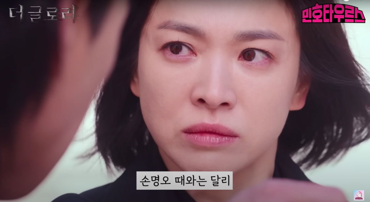 眼神里隐隐约约透露出一抹不安和恐惧