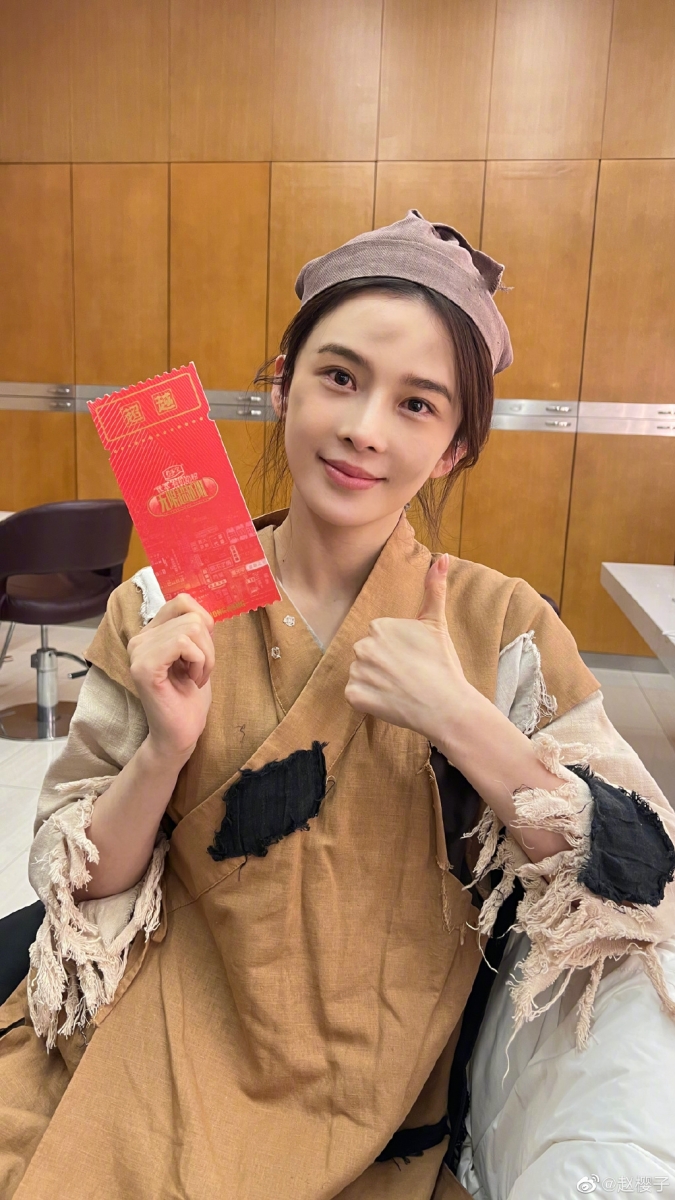 网友:「这段离谱的是 明明主角是李一桐和李治廷 所有人都在点评 赵樱子?这节目怎么每次搞不清主次呢」