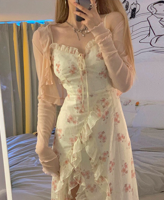 2、碎花吊带连衣裙