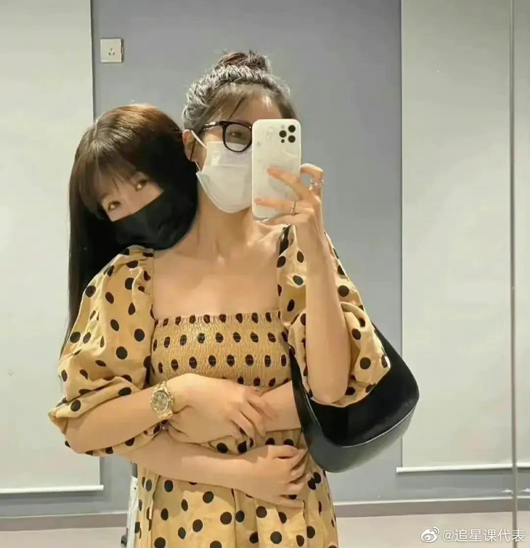 虞书欣拍戏劳累~白鹿亲自送上口香糖