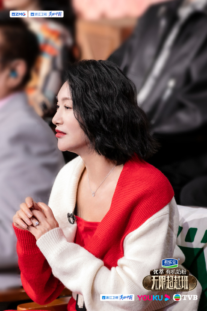 也有网友质疑惠英红「偏爱」太明显,对「爱徒」郭晓婷的态度很温和,对其他演员就比较犀利