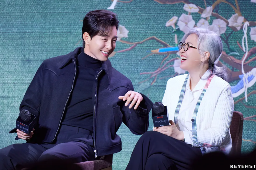 在这短暂的一瞬间，很多故事在她脑海中展开