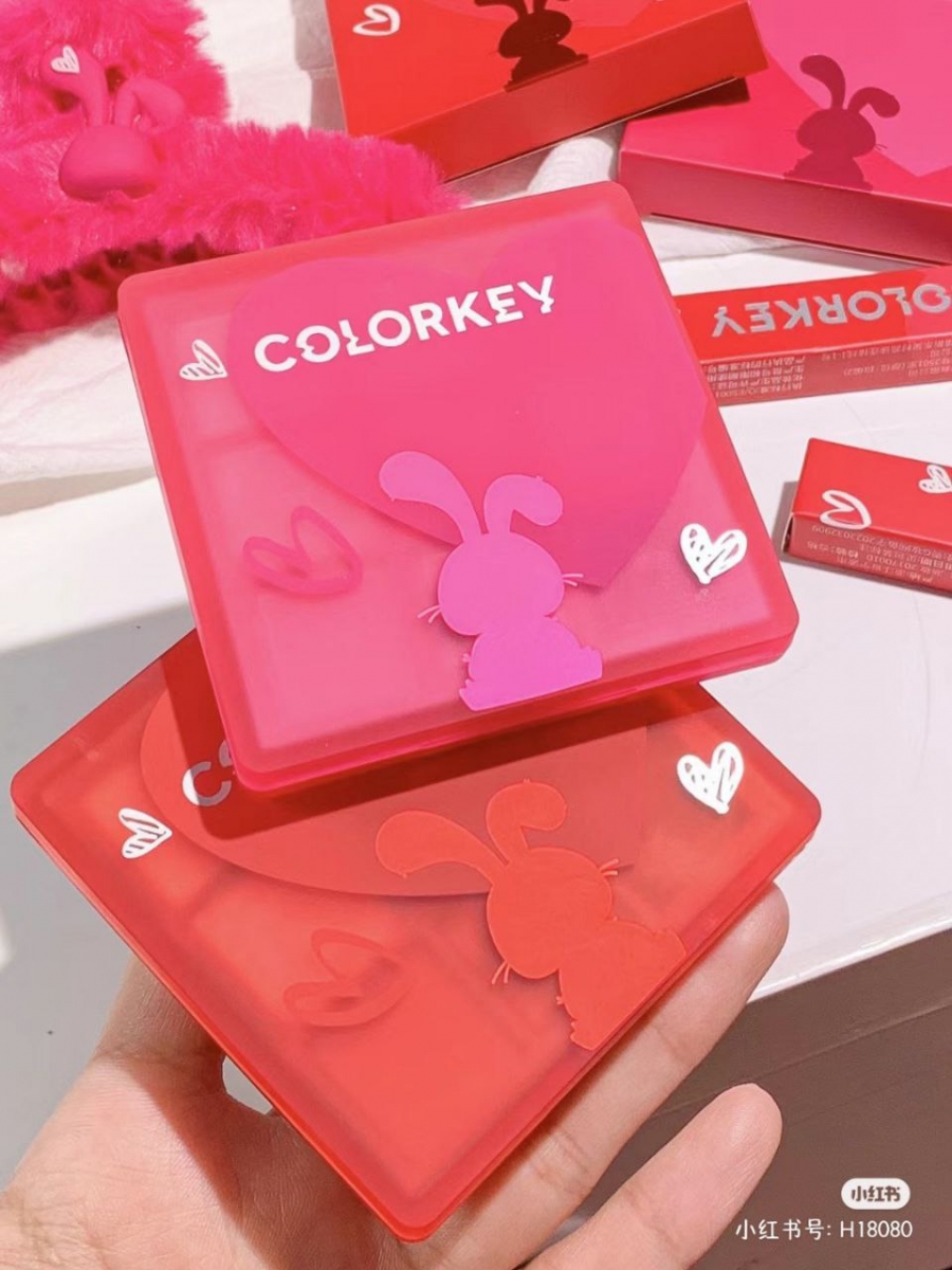 兔年限定眼影盘:2、COLORKEY「心愿兔系列」9 色眼影盘
