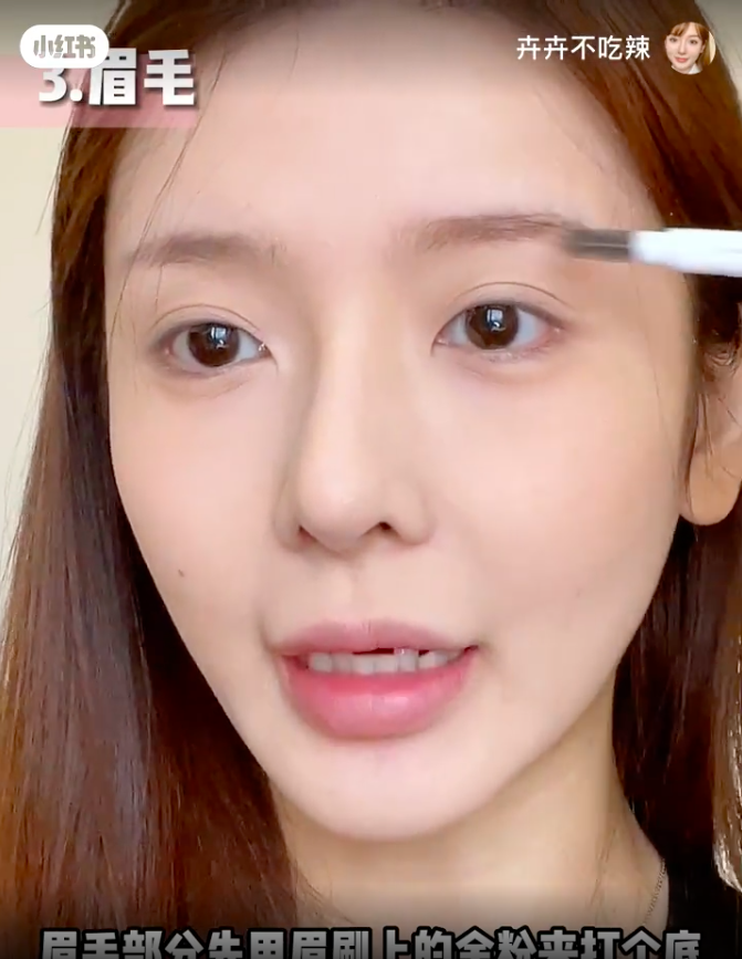 顺便把毛流给梳顺一些