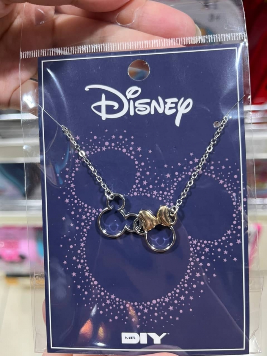 6、镂空精美的米奇米妮项链