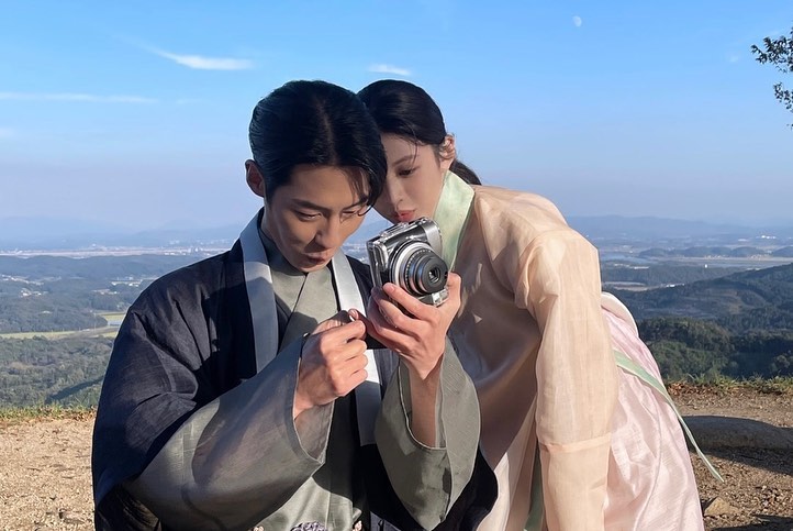 网友也列出了几个李宰旭和高允贞疑似交往的证据