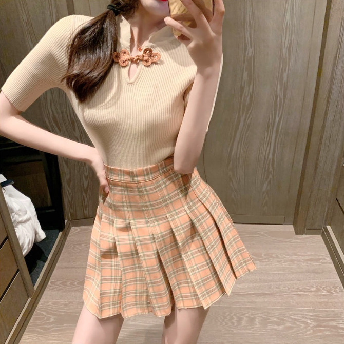 4、纯色中国结旗袍领短袖上衣