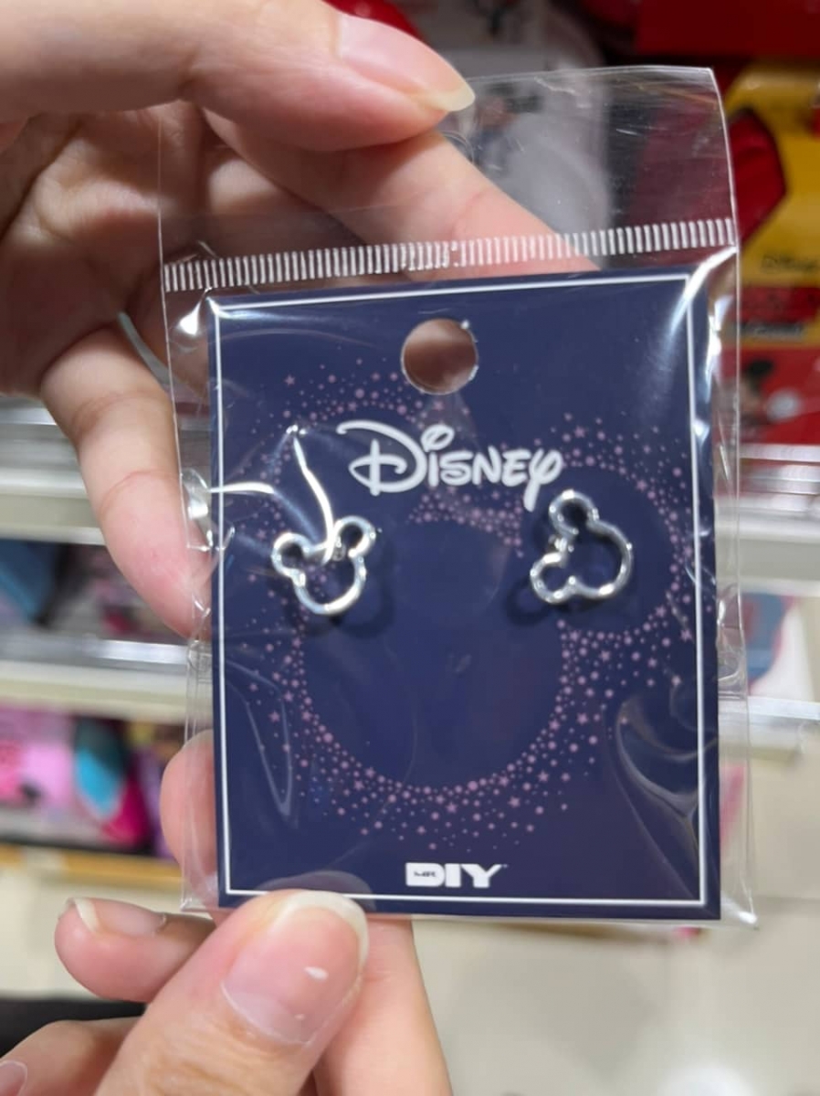 8、镂空米奇耳环