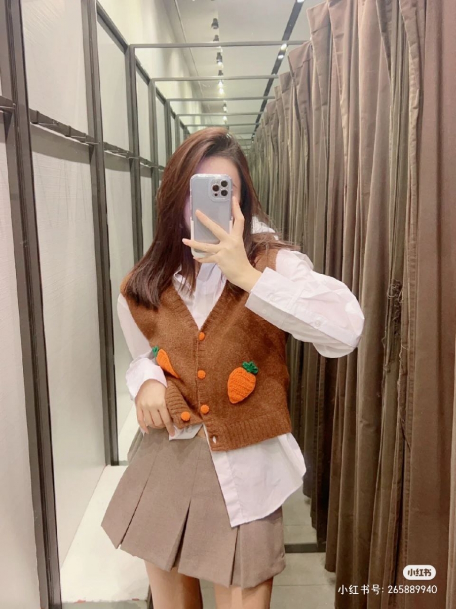 5、胡萝卜图案针织背心
