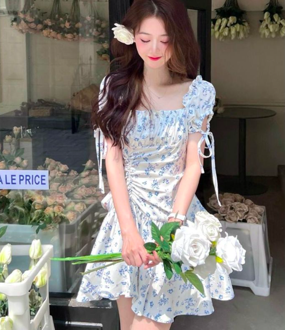 6、温柔风治愈蓝碎花连衣裙