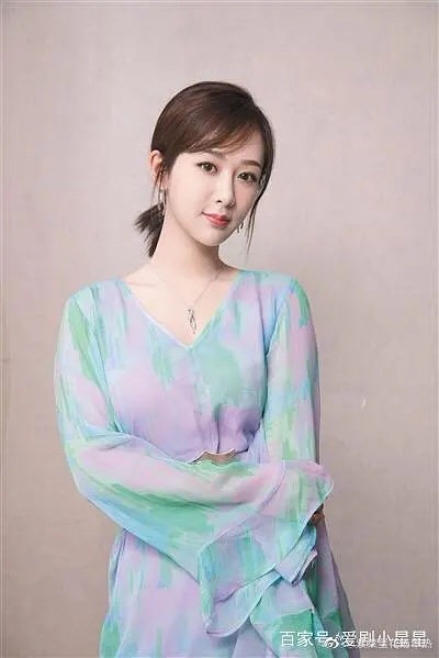 第一个「当红小花」一看就是杨紫