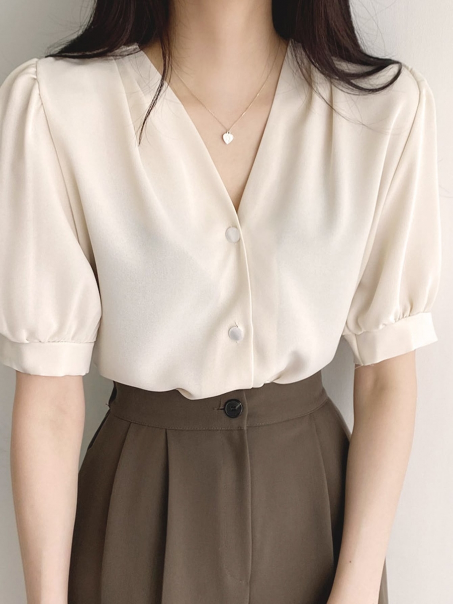 1、DAZY Solid Button Front Puff Sleeve Blouse