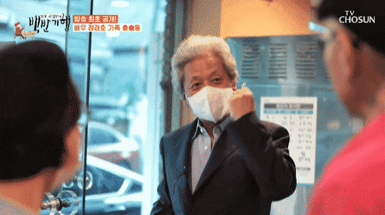 郑敬淏与郑乙永父子俩在综艺节目上同框的画面