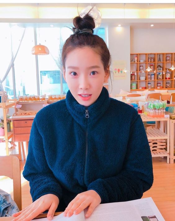 在追求时尚的过程中,还是要衡量自己的能力,且不能本末倒置,只重视外表而不提升内涵,那可就大错特错了