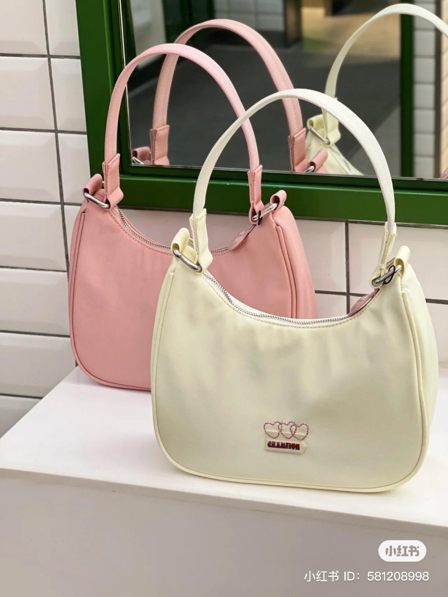 三个爱心缝线造型