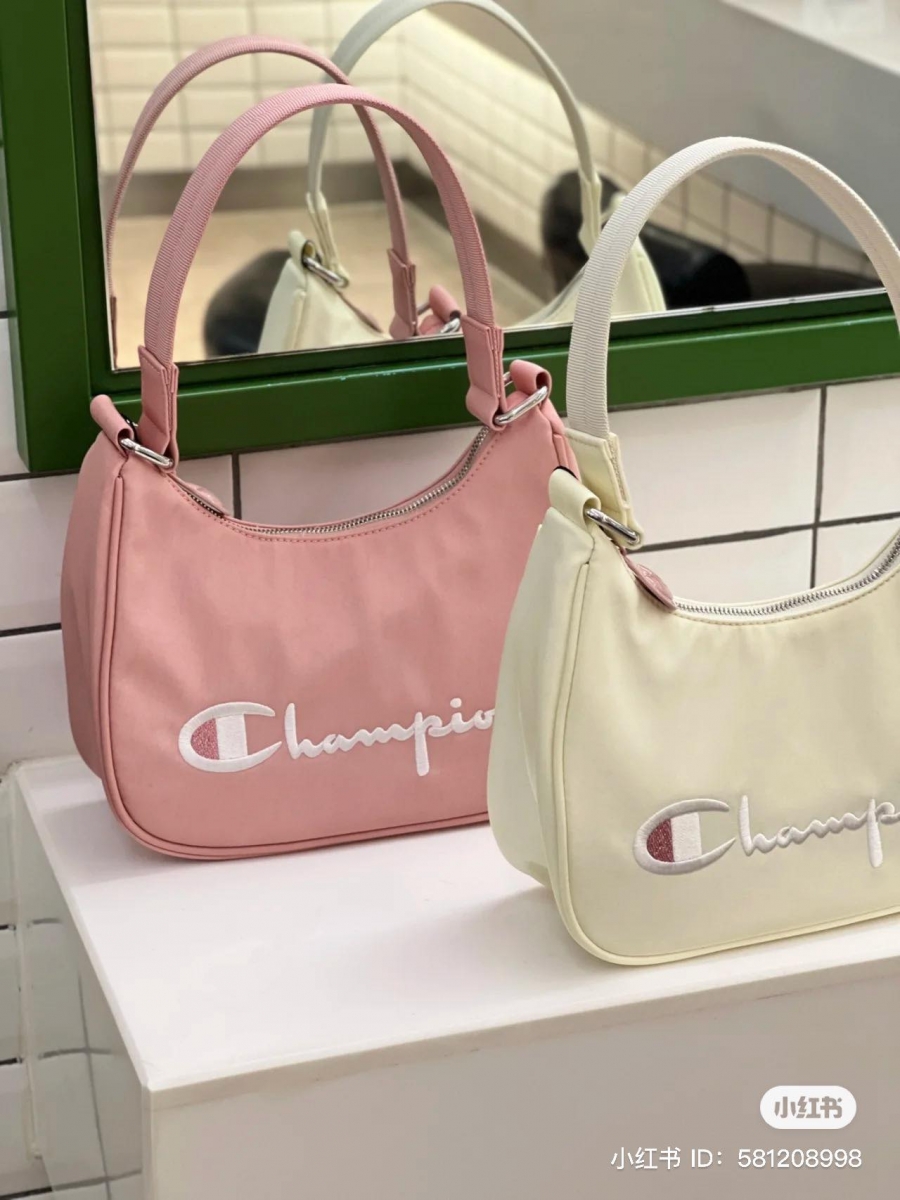 「奶油白」&「肉桂粉」