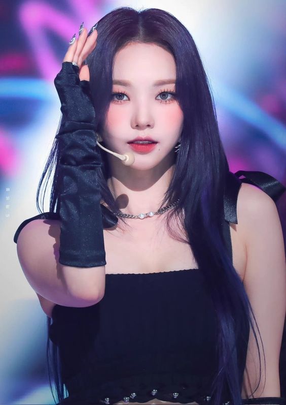 SM 旗下女团「aespa」成员「Karina」出道前被爆料和朋友吐槽:「我们公司好像真的要完蛋了」,现在竟成为现实