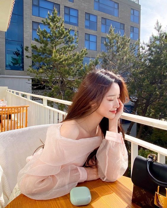 人生是一条单向轨,有去无回,如果忙着跟随别人的步伐去赶路,而错过了沿途的风景,那该有多可惜~