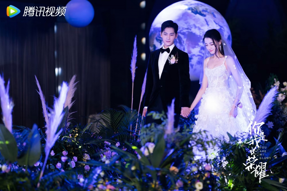 扒出这两位神秘嘉宾就是迪丽热巴和杨洋