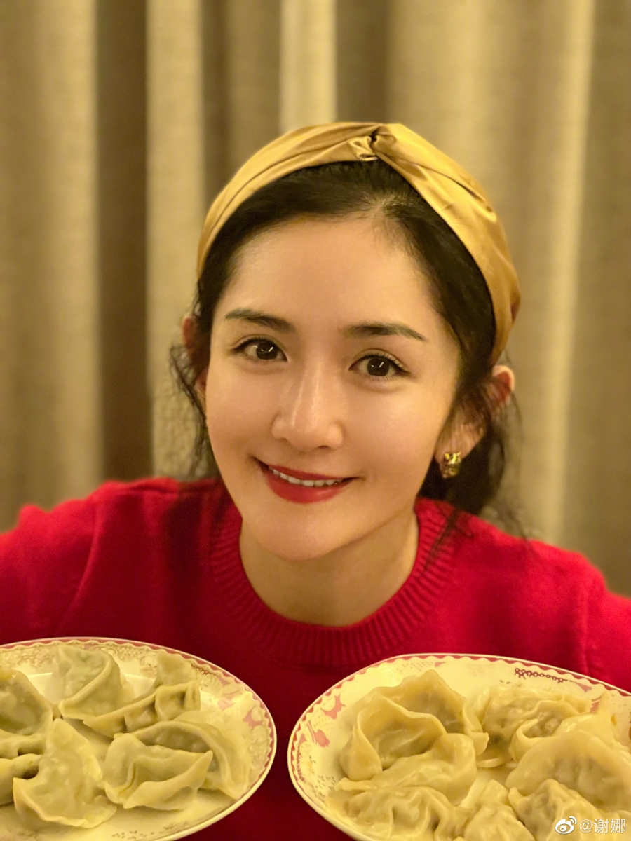 在照顾张杰及小孩的过程中,被责任感一步一步推着走出产后抑郁的困扰