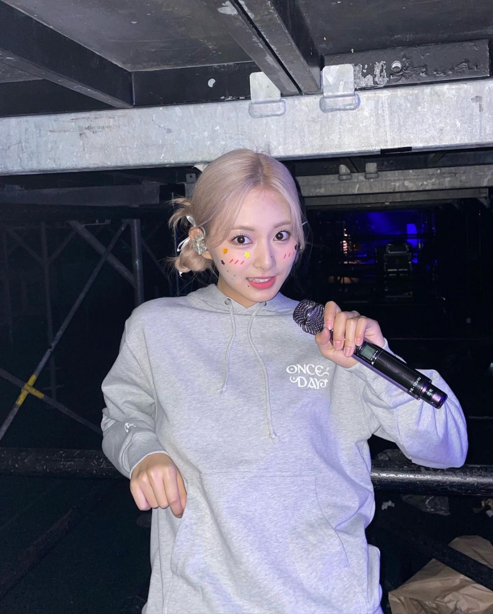 女儿年纪轻轻就有能力自己买下豪宅,还贴心考量父母的需求,想必周爸爸周妈妈都感到欣慰吧~