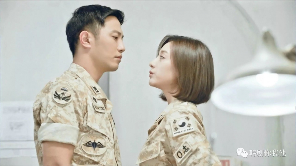 韩国女星「金智媛」因《太阳的后裔》尹明珠一角爆红。