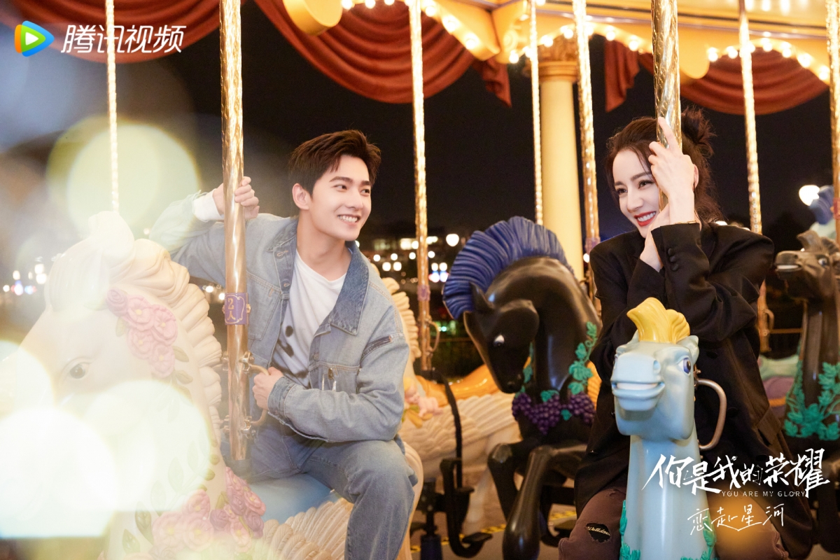 作为该剧主演的杨洋和迪丽热巴也是再次实现了一波大火