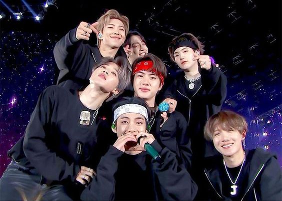 Big Hit 娱乐在 2021 年正式更名为 HYBE,而原 Big Hit 娱乐则转型为 HYBE 旗下厂牌「BIGHIT MUSIC」独立运作。