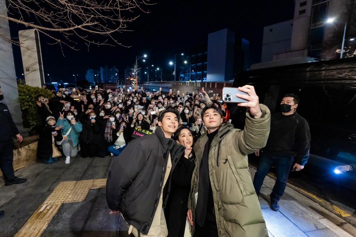 5 场见面会门票在开卖 1 分钟内便售罄,超高的人气让韩国媒体也惊叹不已