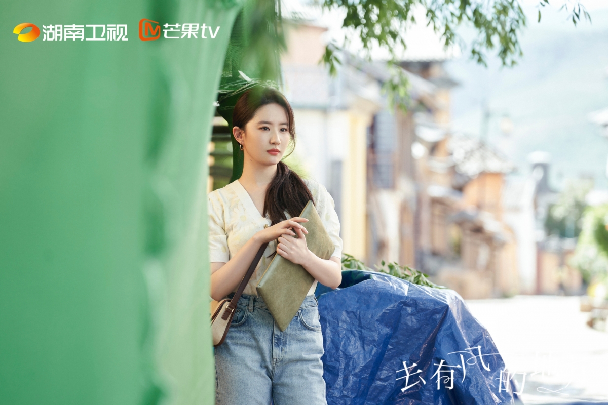 在最近热播的陆剧《去有风的地方》中,刘亦菲饰演的「许红豆」就展现了什么叫「大大方方的高情商拒绝」