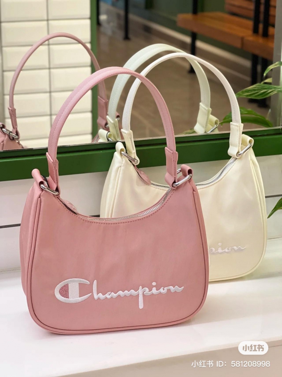 整体干净利落超有质感的轮廓搭配粉嫩嫩配色谁会不爱