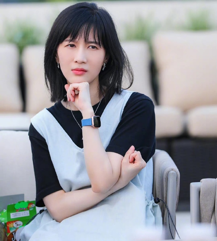 第二份名单还出现了“网红鼻祖”「papi 酱」(姜逸磊)的名字