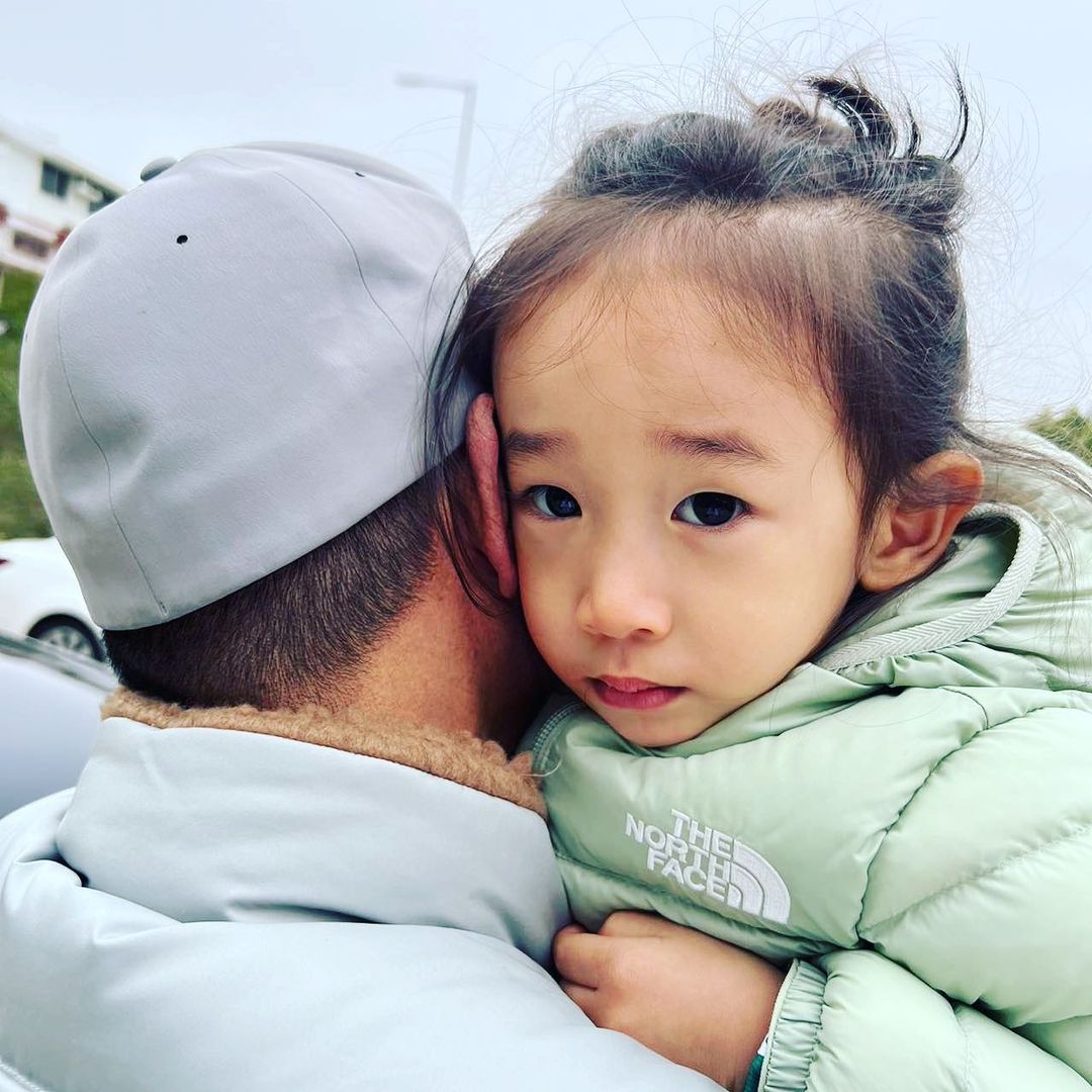 罕见晒出hoho 照片 性别难辨