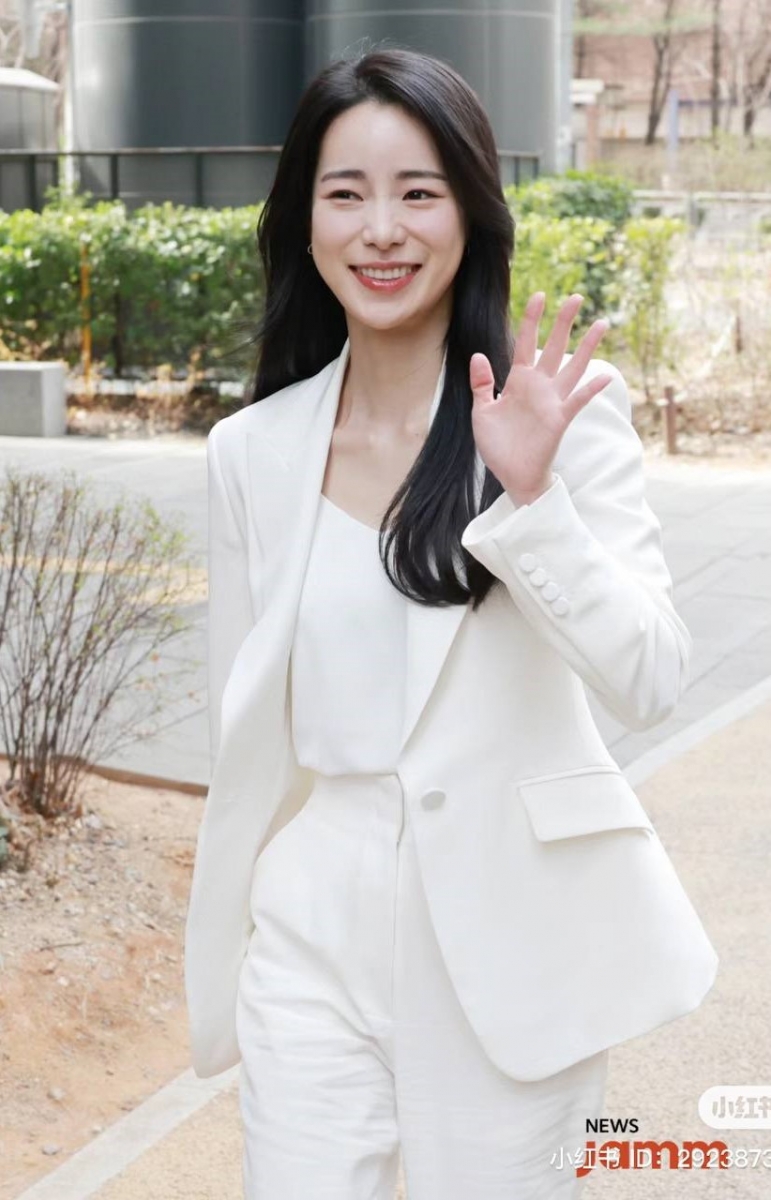 本人漂亮的外表和开朗的性格还是让不少观众对她产生好感