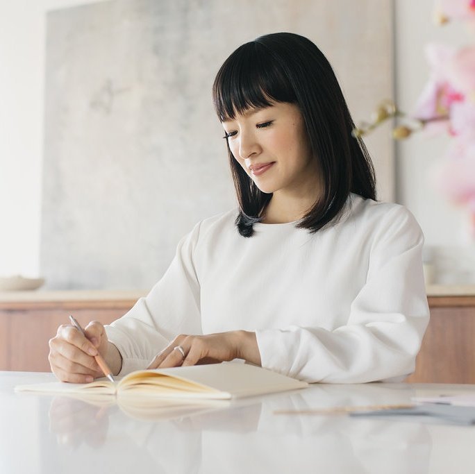 从 5 岁开始,她就对「收纳」情有独钟,15 岁时已累积阅读不少整理收纳相关的书籍