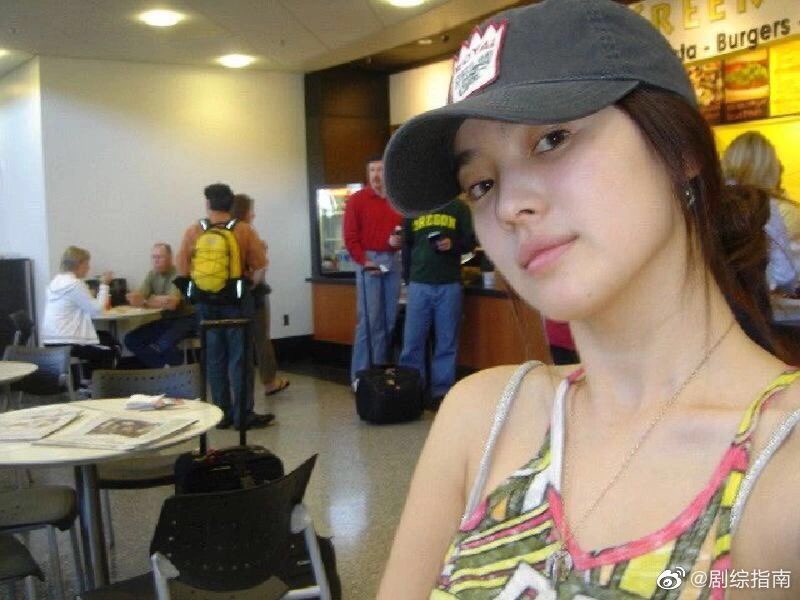 从 1996 年出道因模特儿选拔赛崭露头角