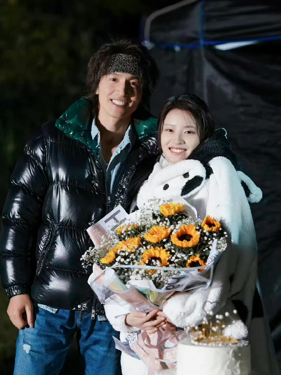 「之前都想不出还有谁可以演鬼怪，看了这部剧以后觉得，如果一定要翻拍，他两很适合！」