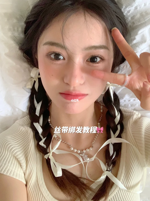 1、丝带双麻花辫