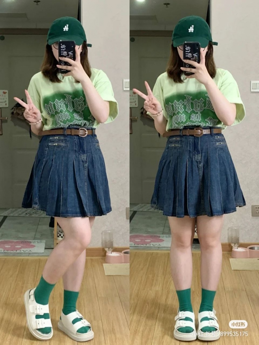 Look 8:绿色宽松 T 恤 + 牛仔百褶裙