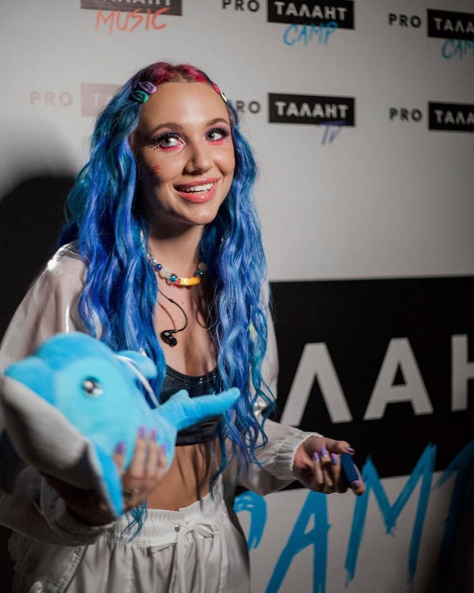 俄罗斯新晋热歌小天后——MiaBoyka