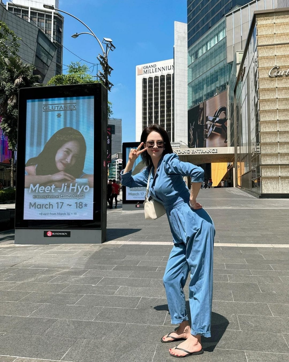 宋智孝穿人字拖打卡拍照被赞接地气！