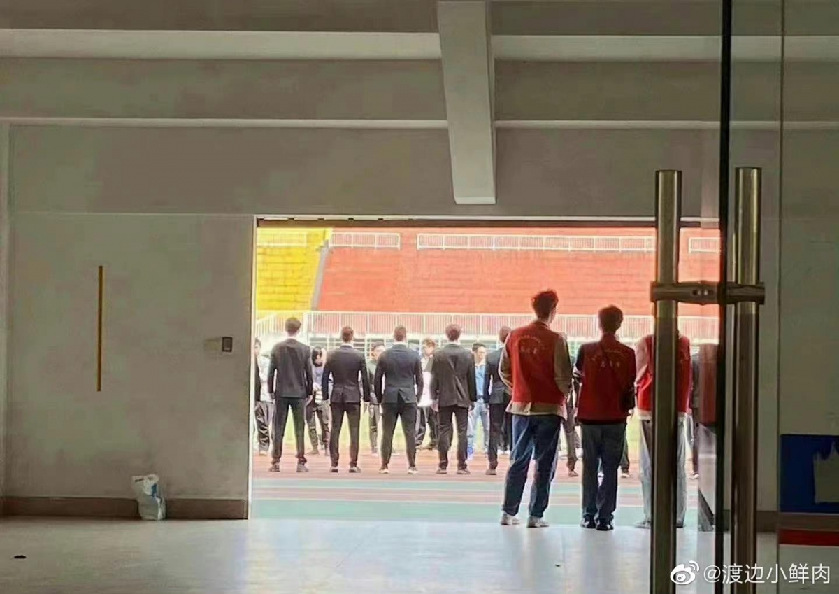 在某所学校开启录制