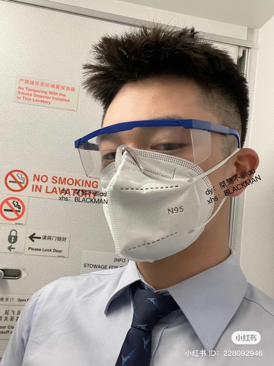 标准的帅哥特质足以让人「先入为主」觉得他是帅哥