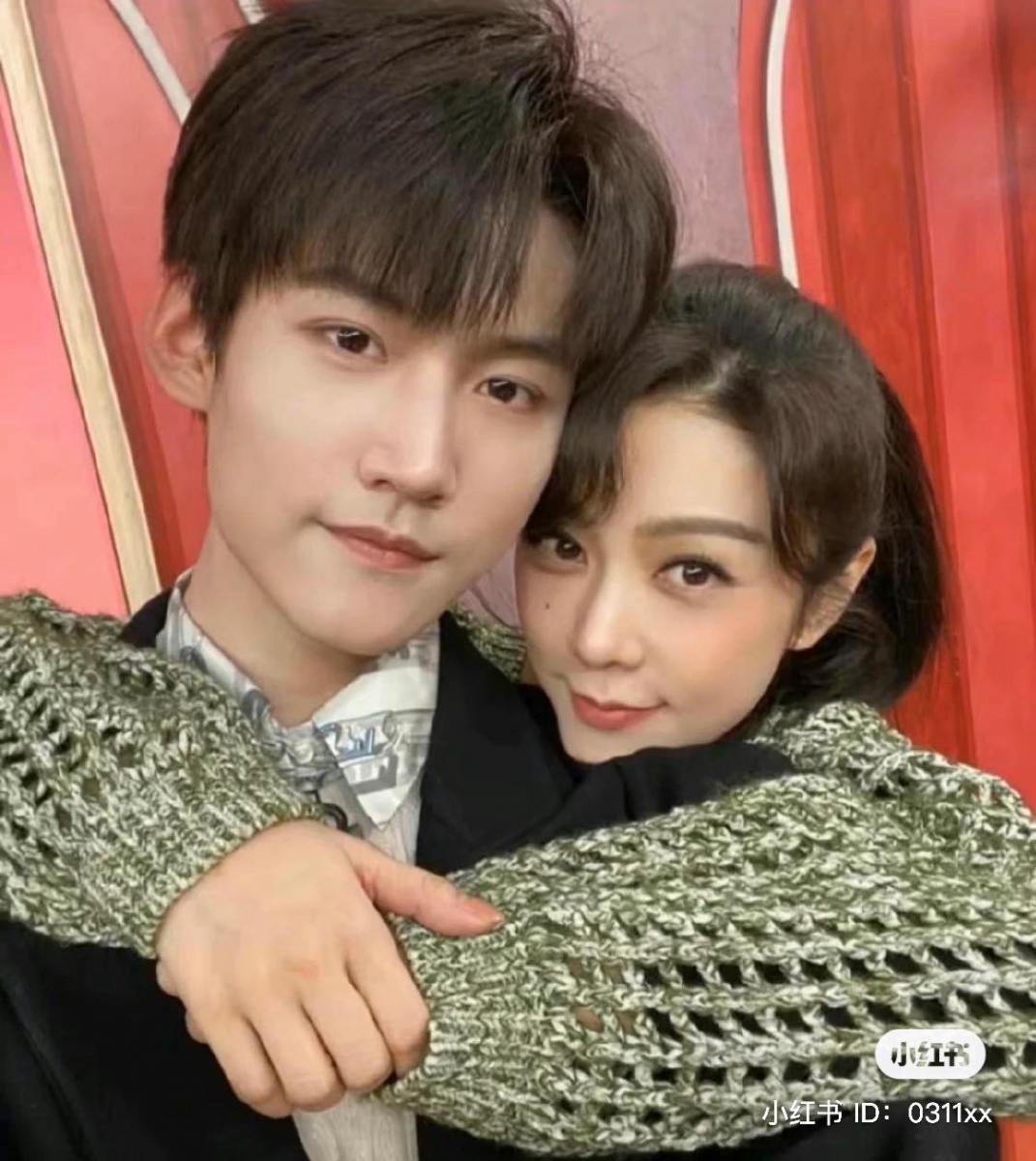 薛凯琪 周柯宇吻戏尴尬